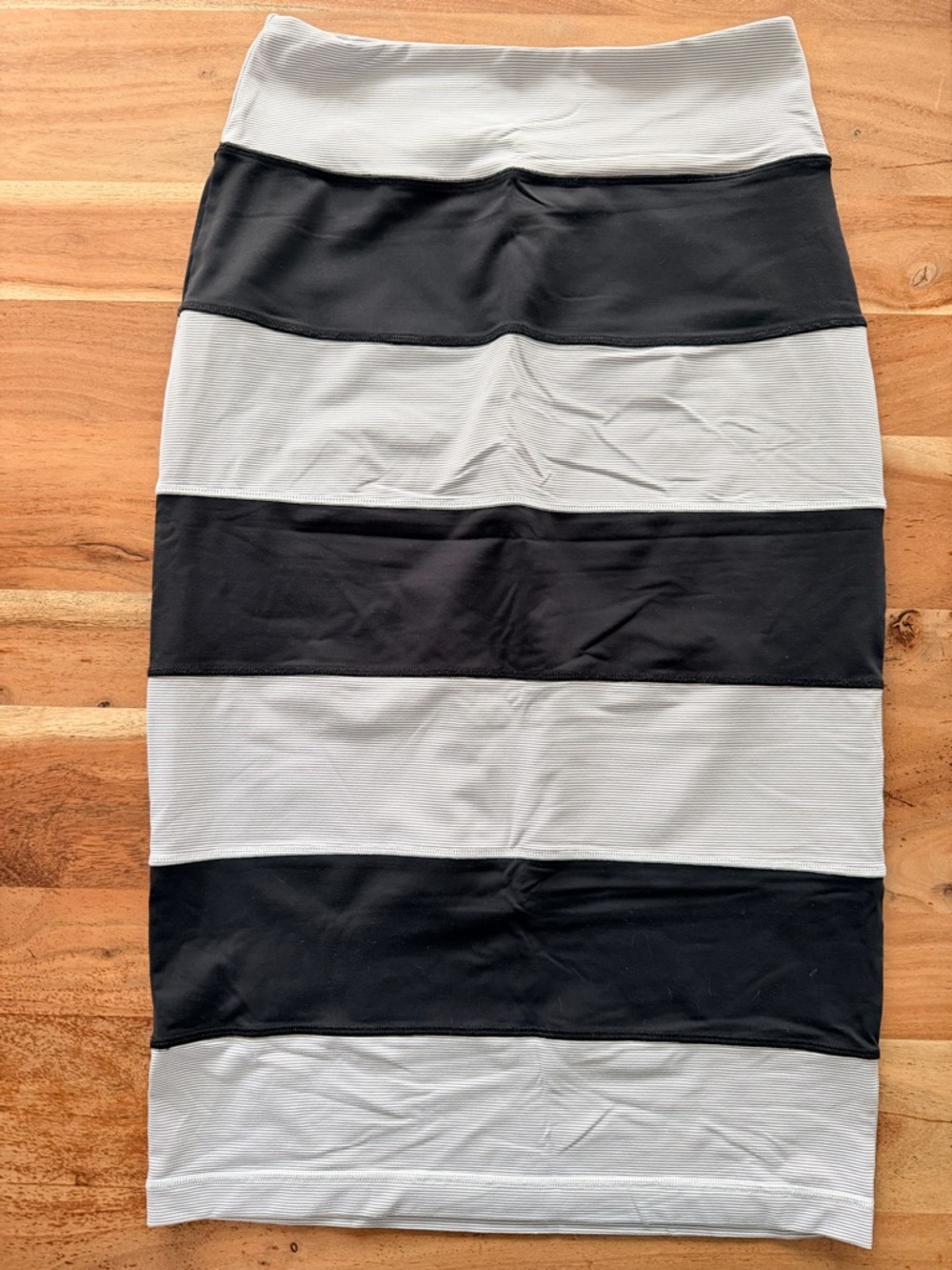 LULULEMON Black & White Striped Pencil Skirt